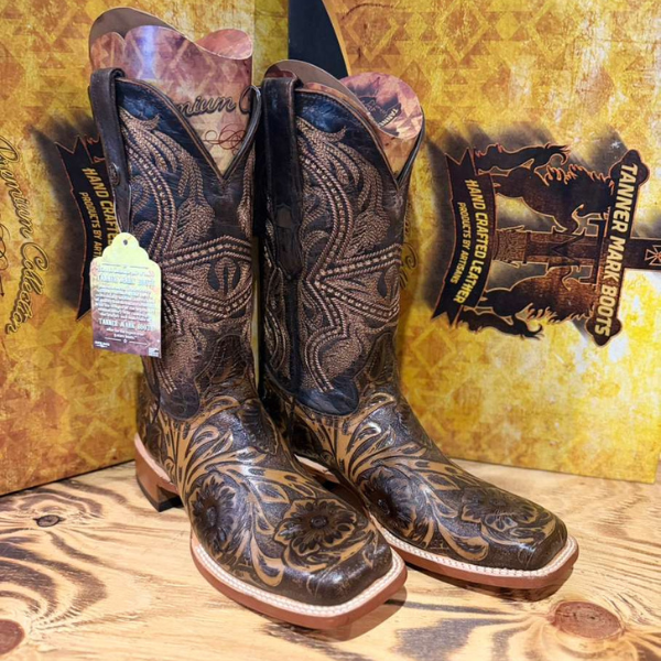 Bota Tanner Mark Cincelada a Mano - Cuero Floral & Negro