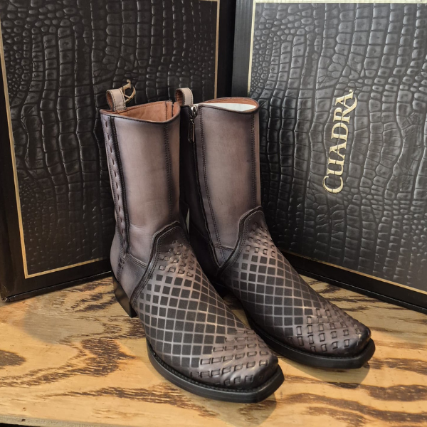 Bota Cuadra de Piel Tejida con Acabado Degradado - Gris Humo