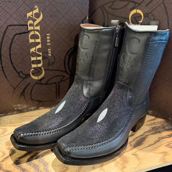 Bota Urbana Cuadra en Piel Genuina de Manta Raya - Negro Profundo