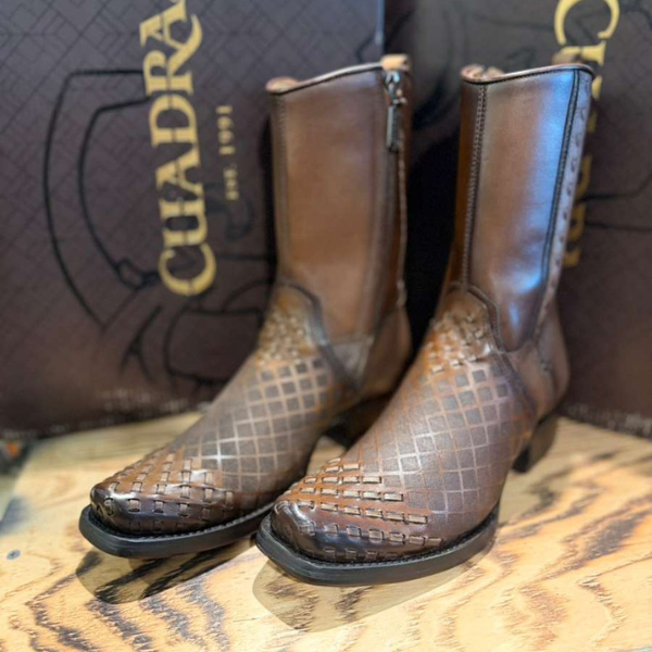 Bota Cuadra de Cuero Tejido Artesanalmente - Tono Miel & Tabaco